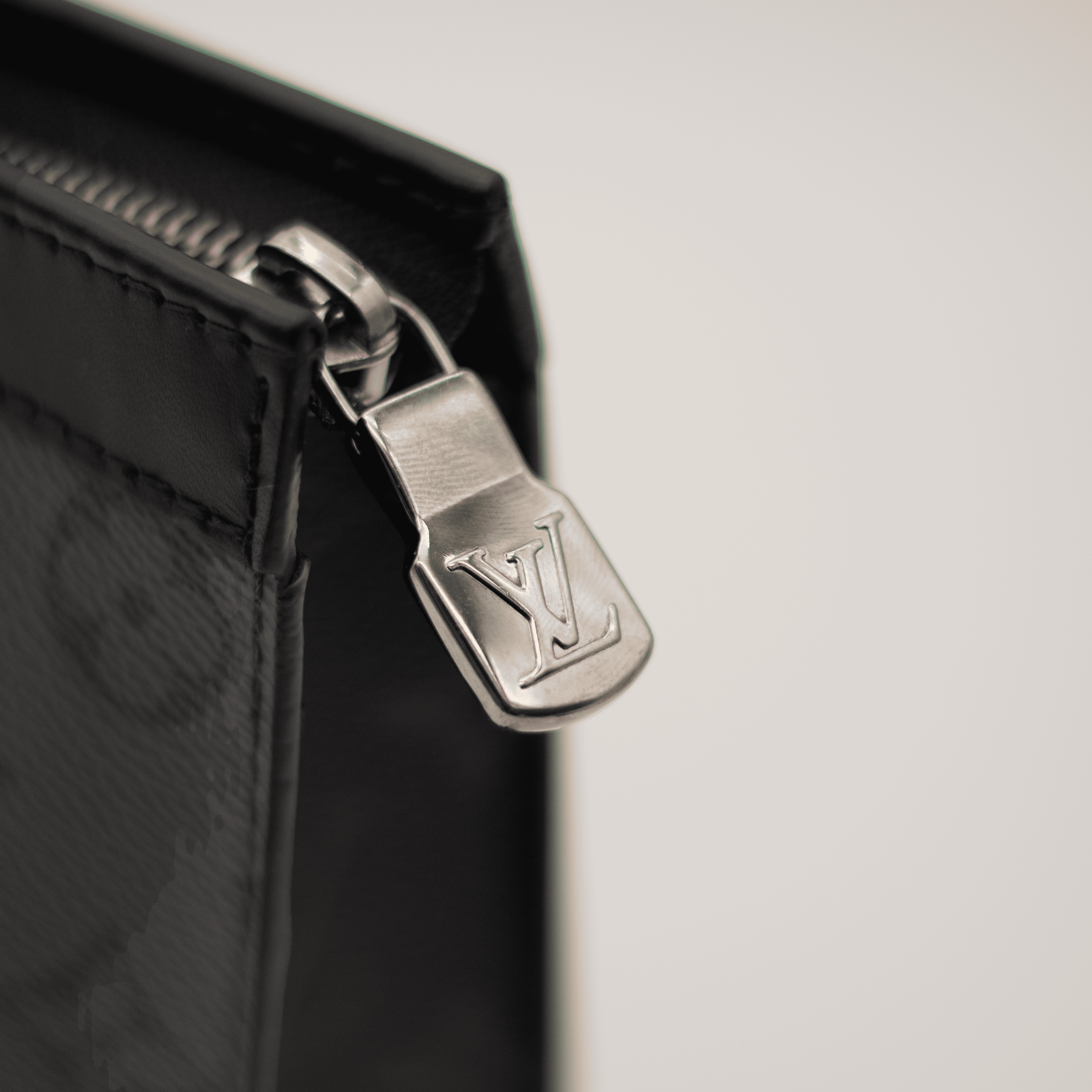 Louis Vuitton Pochette Voyage MM